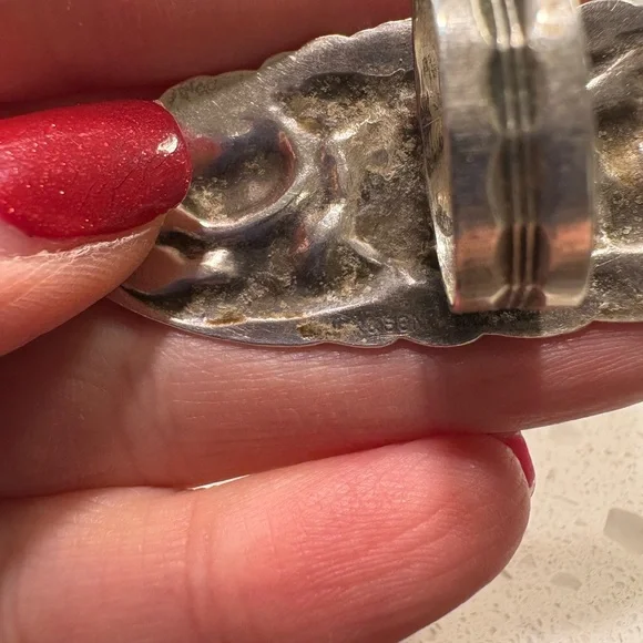 Elegant Sterling Silver Floral Ring - Picture 4 of 7